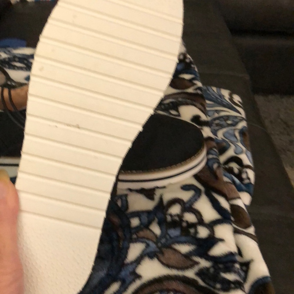 Pair of new never worn black tennis shoes size 10